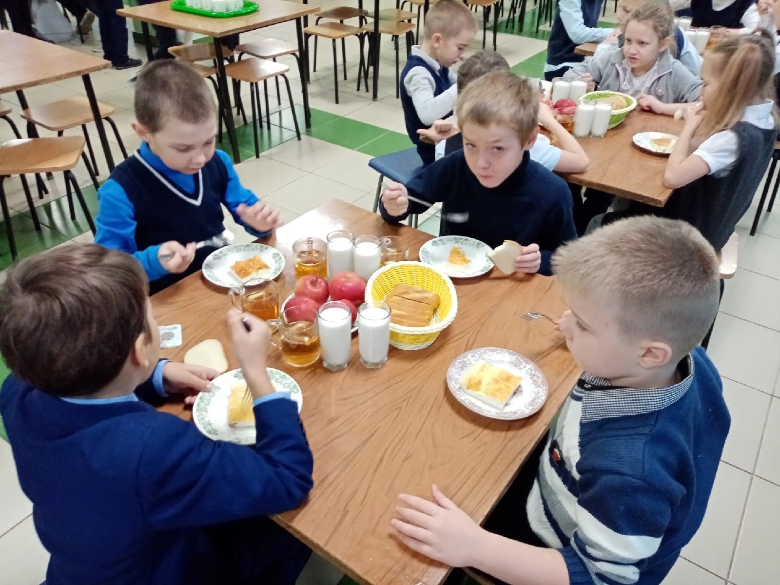 Изображения столовой.